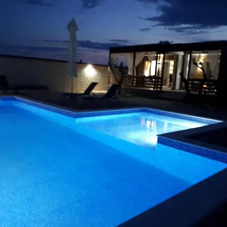 Enticing Holiday In Drage With Swimming Pool Сasa de vacaciones *