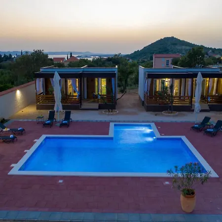 Dom wakacyjny Enticing Holiday In Drage With Swimming Pool
